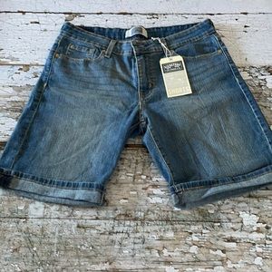 🟢 Signature by Levi Strauss & Co Mid Rise Shorts